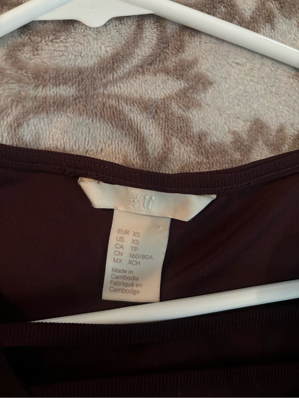 H&M Ribbed Deep Wine V-Neck Top - Picture 2 of 2